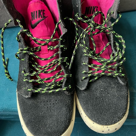 Nike Bubble Gum Pink Suede Sneakers 6.5 - Picture 4 of 4